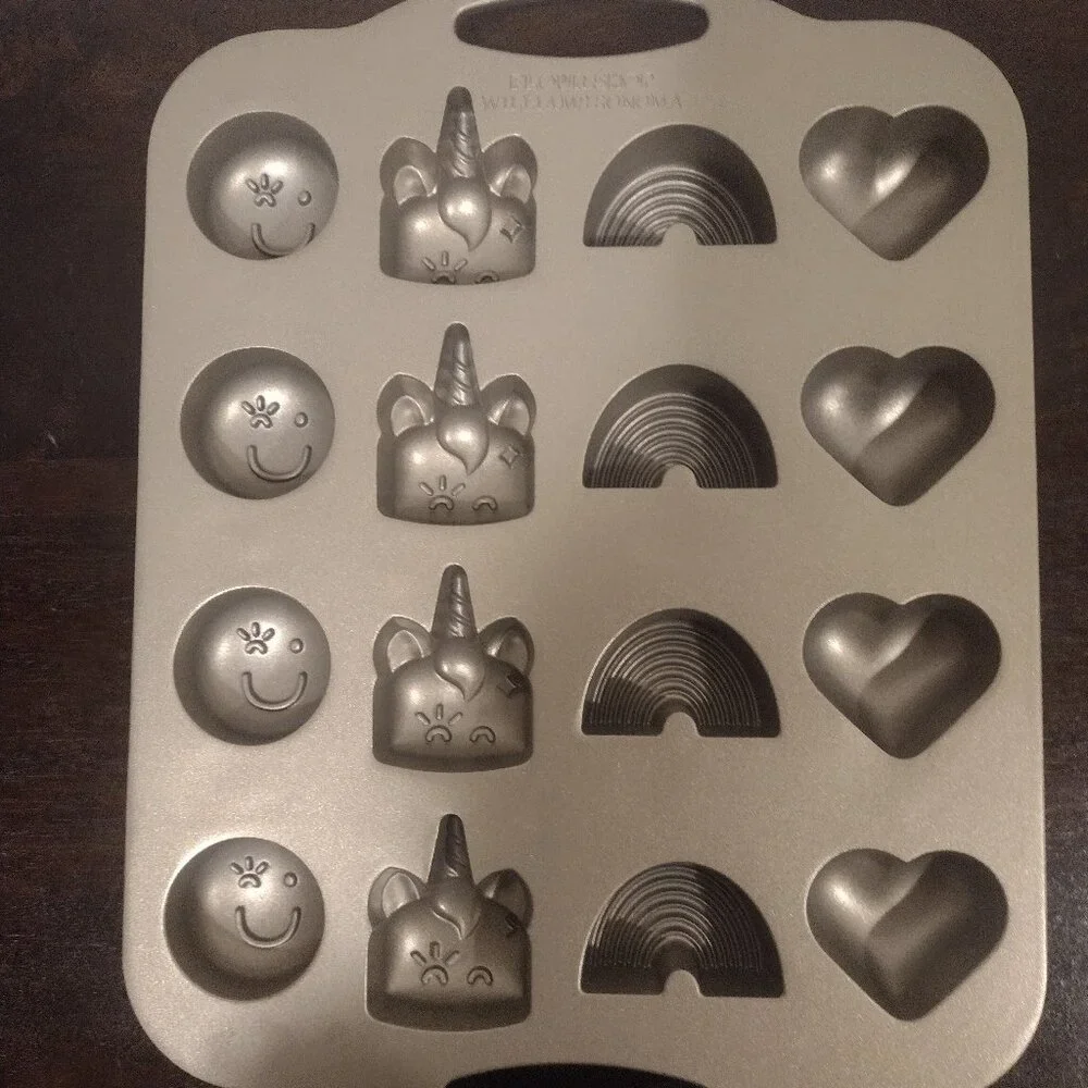 Flour Shop x Williams Sonoma Bitelet Pan, EUC